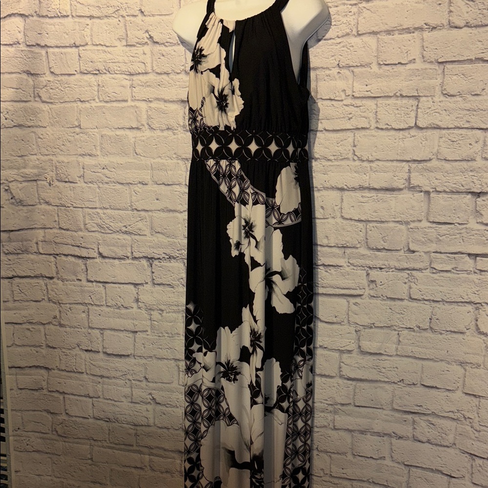 White House Black Market Black and White Floral Maxi Dress Size Medium